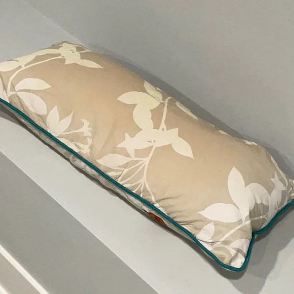 🦜 Accent Pillow with Birds - Picture 6 of 6